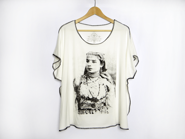 tee-shirt-sissimorocco-portrait-de-femme-piece-unique-blanc-1