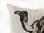 housse de coussin chameau coton details 1 scaled