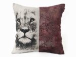 coussin carré lion bordeaux et beige