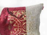 housse coussin portrait femme velours royal dorer detail