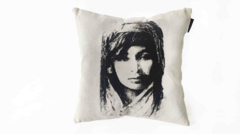 housse de coussin amaia visage sombre