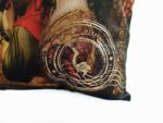 coussin carre velours portrait de deux femme velours detail